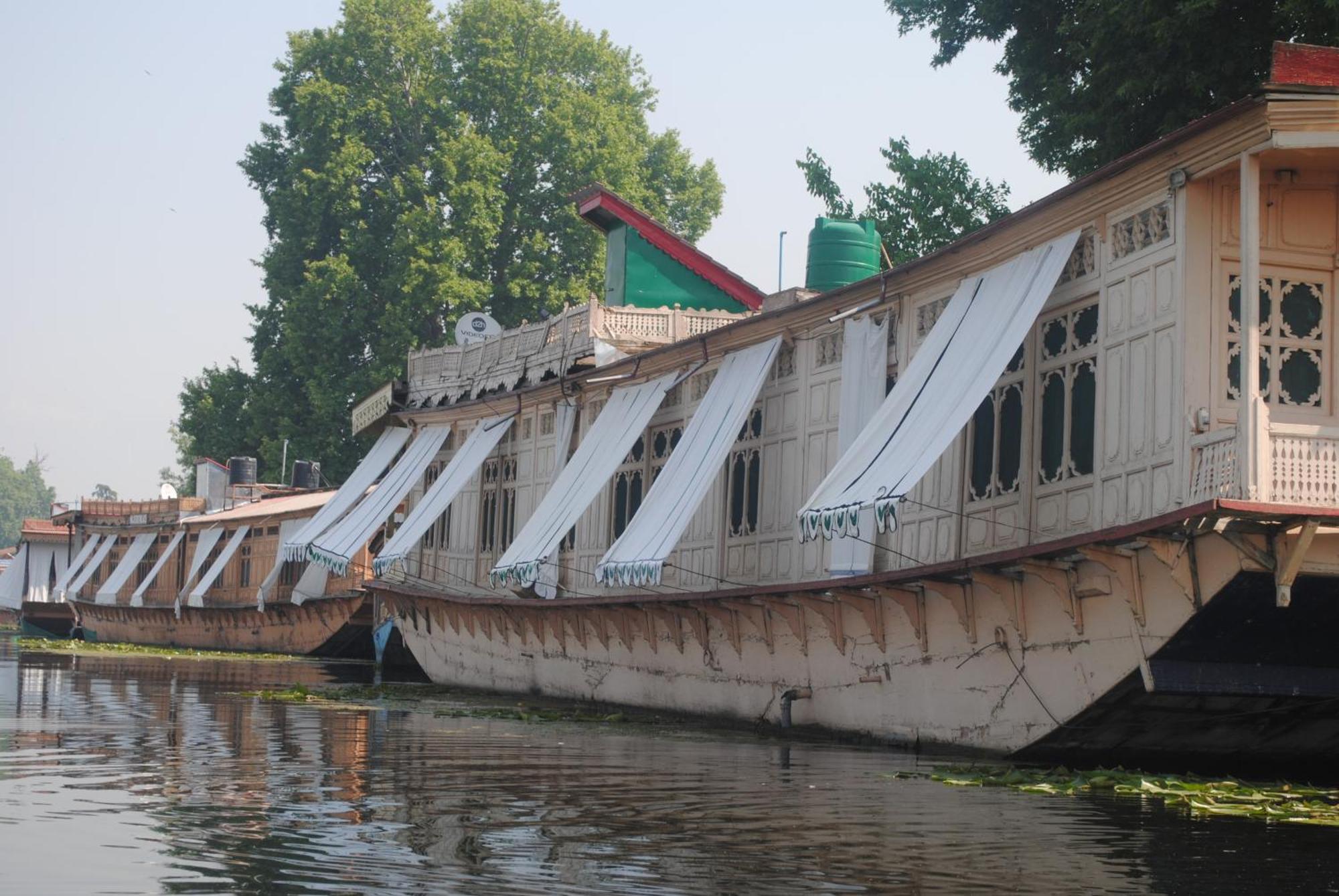 Heaven Breeze Group Of Houseboats Hotell Srīnagar Exteriör bild